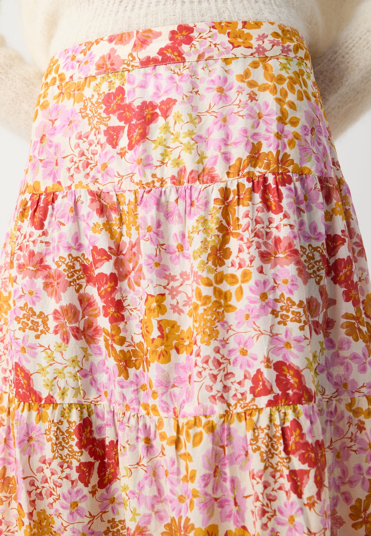 BEATRIZ. Saia Midi Florida em Chiffon | Rosa & Coral | Verão
