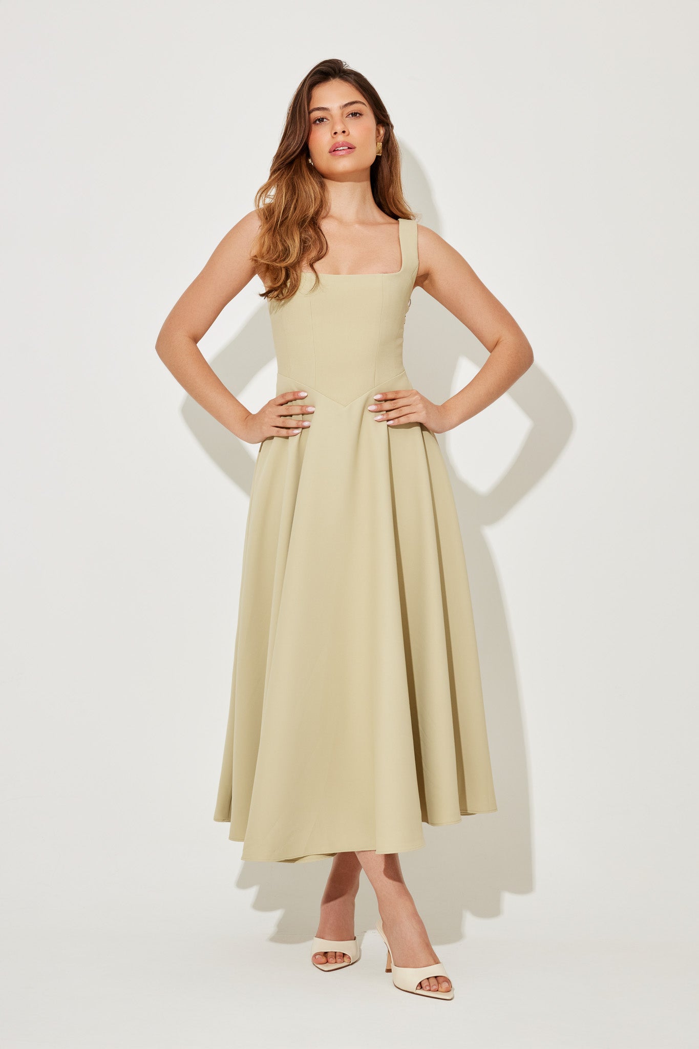 Amélia - Vestido Midi Clássico