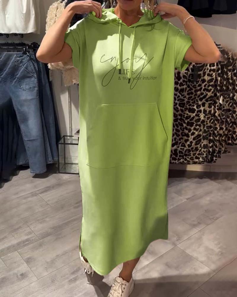 "Sásquia - Vestido Casual con Capucha" could be rephrased as "Sásquia - Vestido Informal con Capucha".