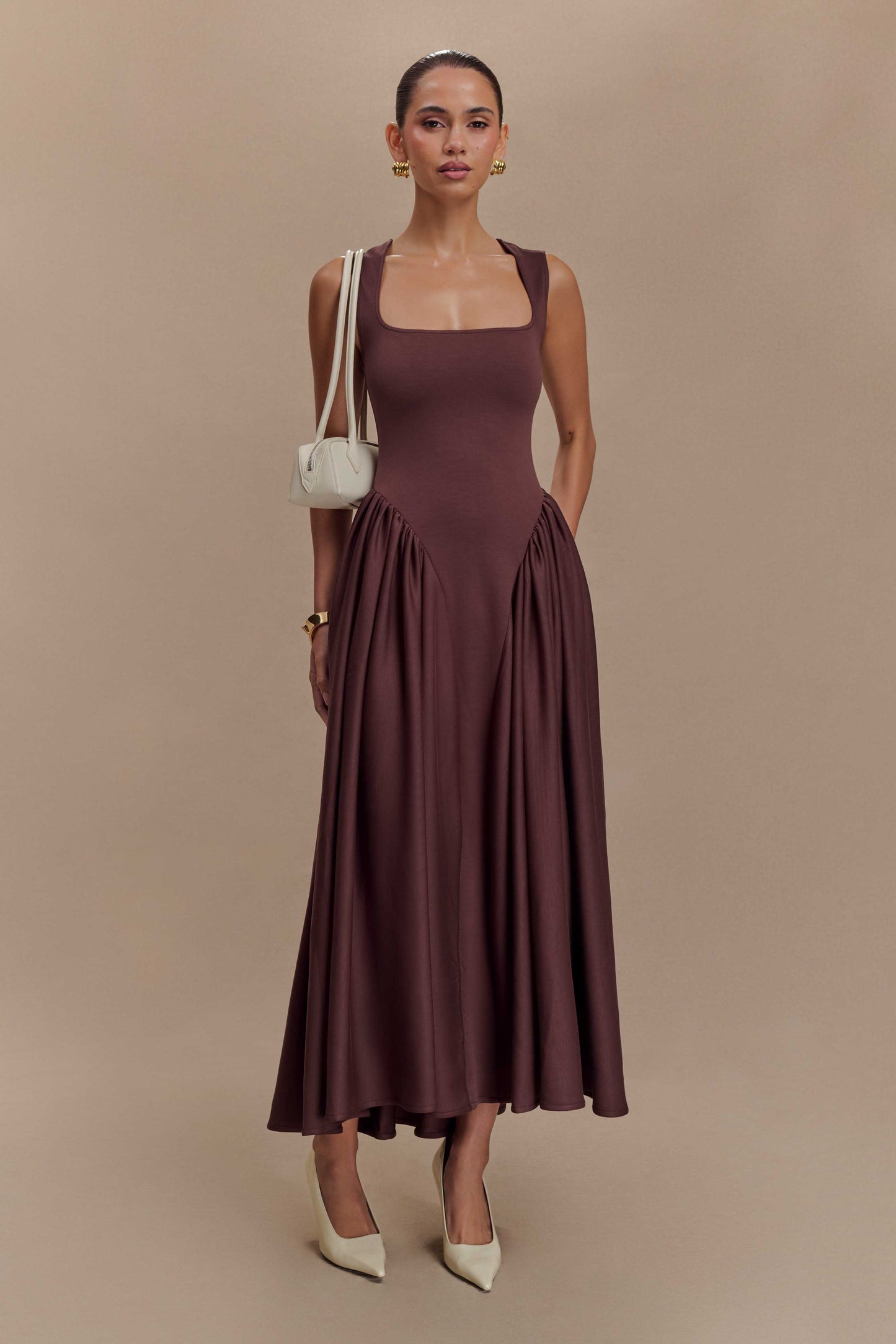 Sara - Vestido Midi de Malha Marrom