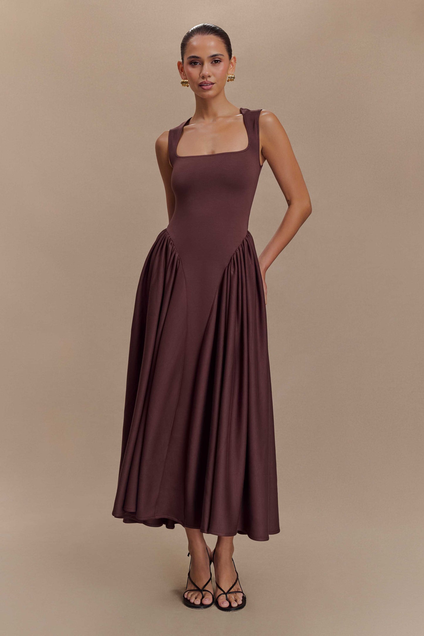 Sara - Vestido Midi de Malha Marrom