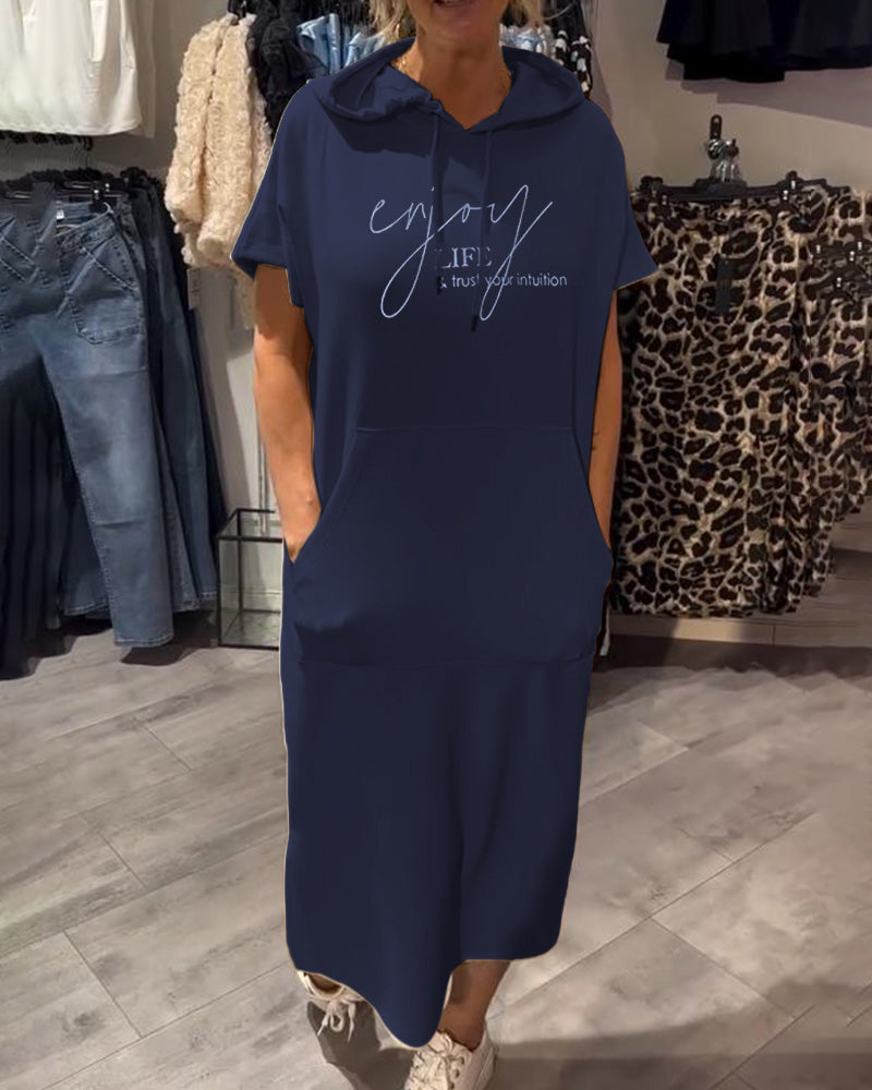"Sásquia - Vestido Casual con Capucha" could be rephrased as "Sásquia - Vestido Informal con Capucha".