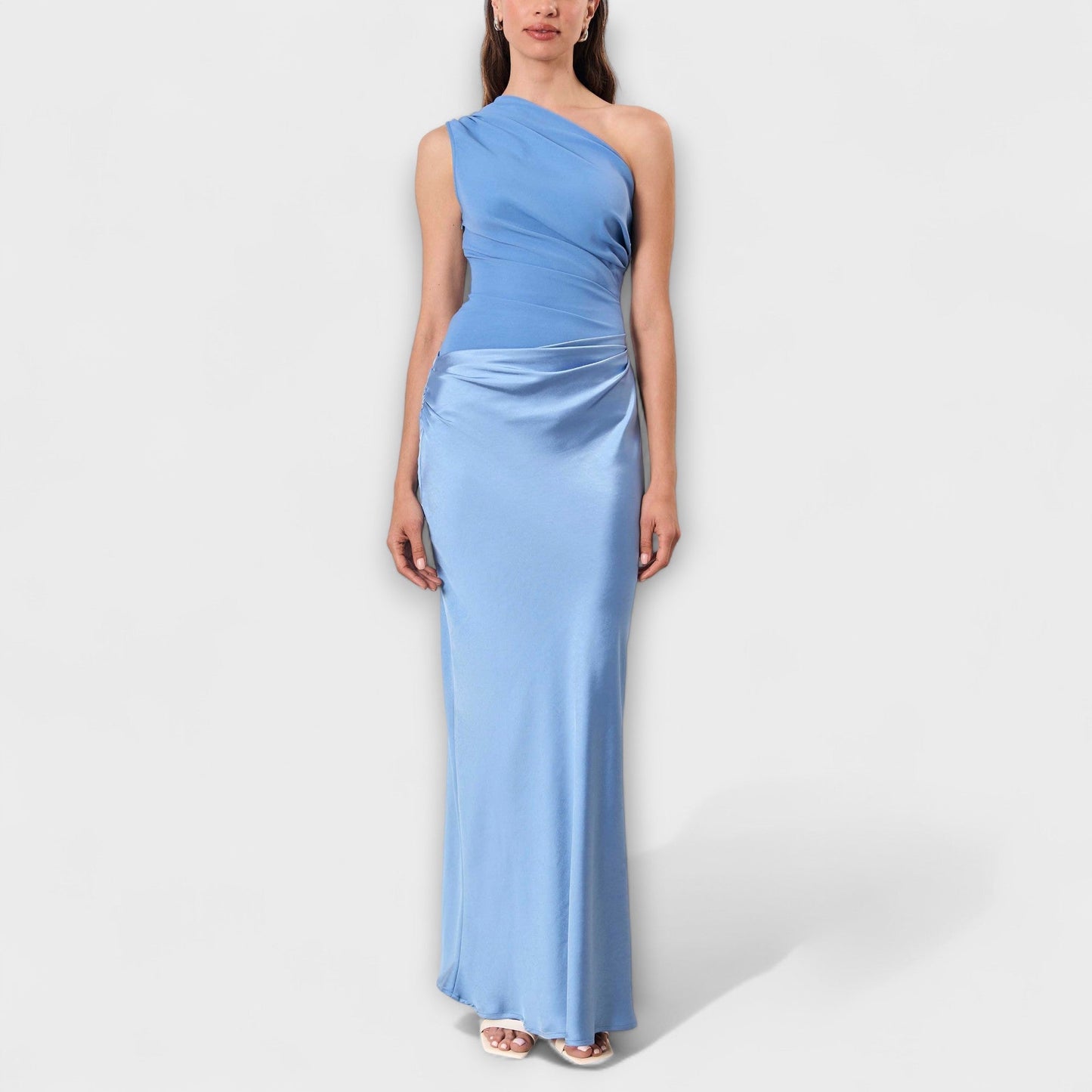 Luna - Vestido Assimétrico de Cetim