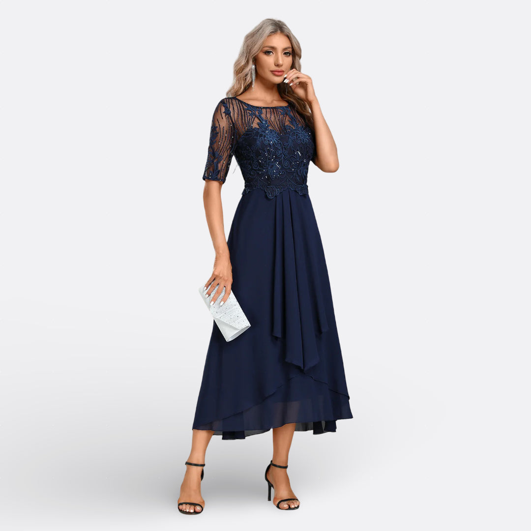 Mariana - Vestido de Renda com Mangas Curtas