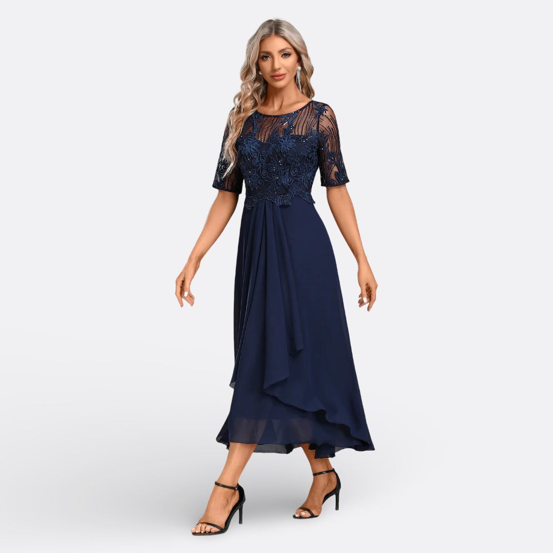 Mariana - Vestido de Renda com Mangas Curtas