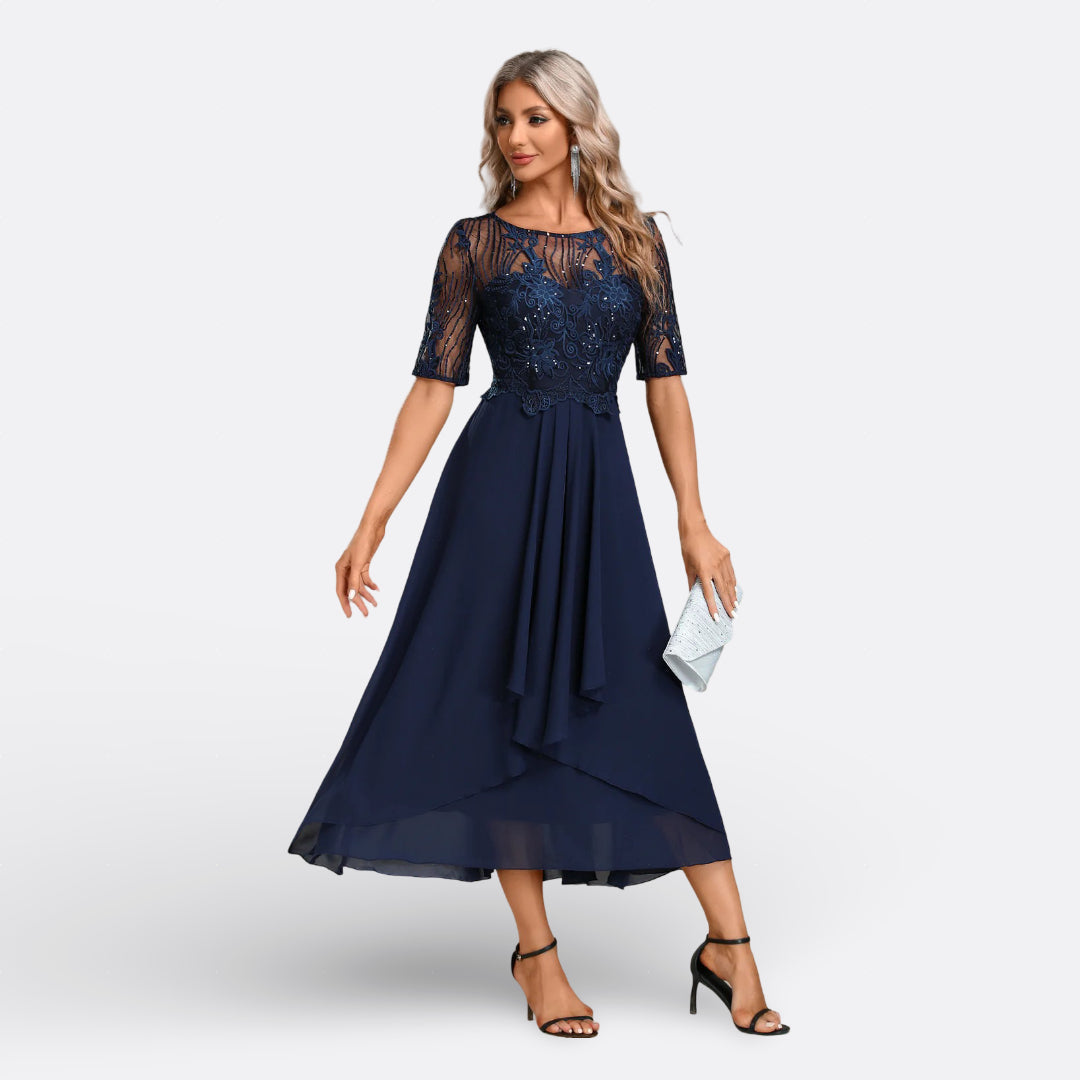 Mariana - Vestido de Renda com Mangas Curtas