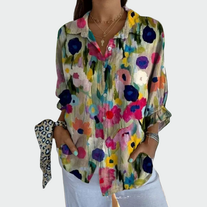 Camisa sofisticada con diseño floral