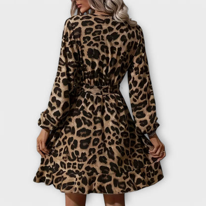 Vestido de Leopardo com Cinto Elegante