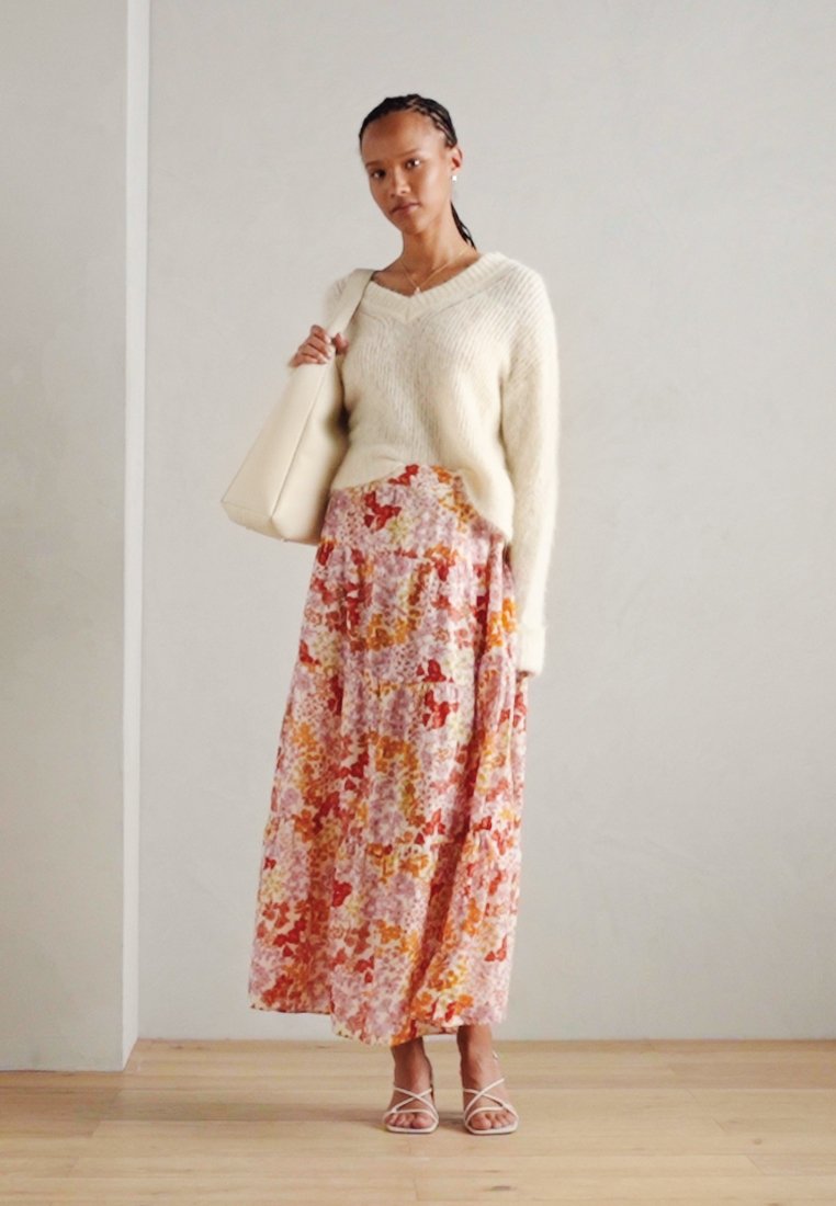 BEATRIZ. Saia Midi Florida em Chiffon | Rosa & Coral | Verão