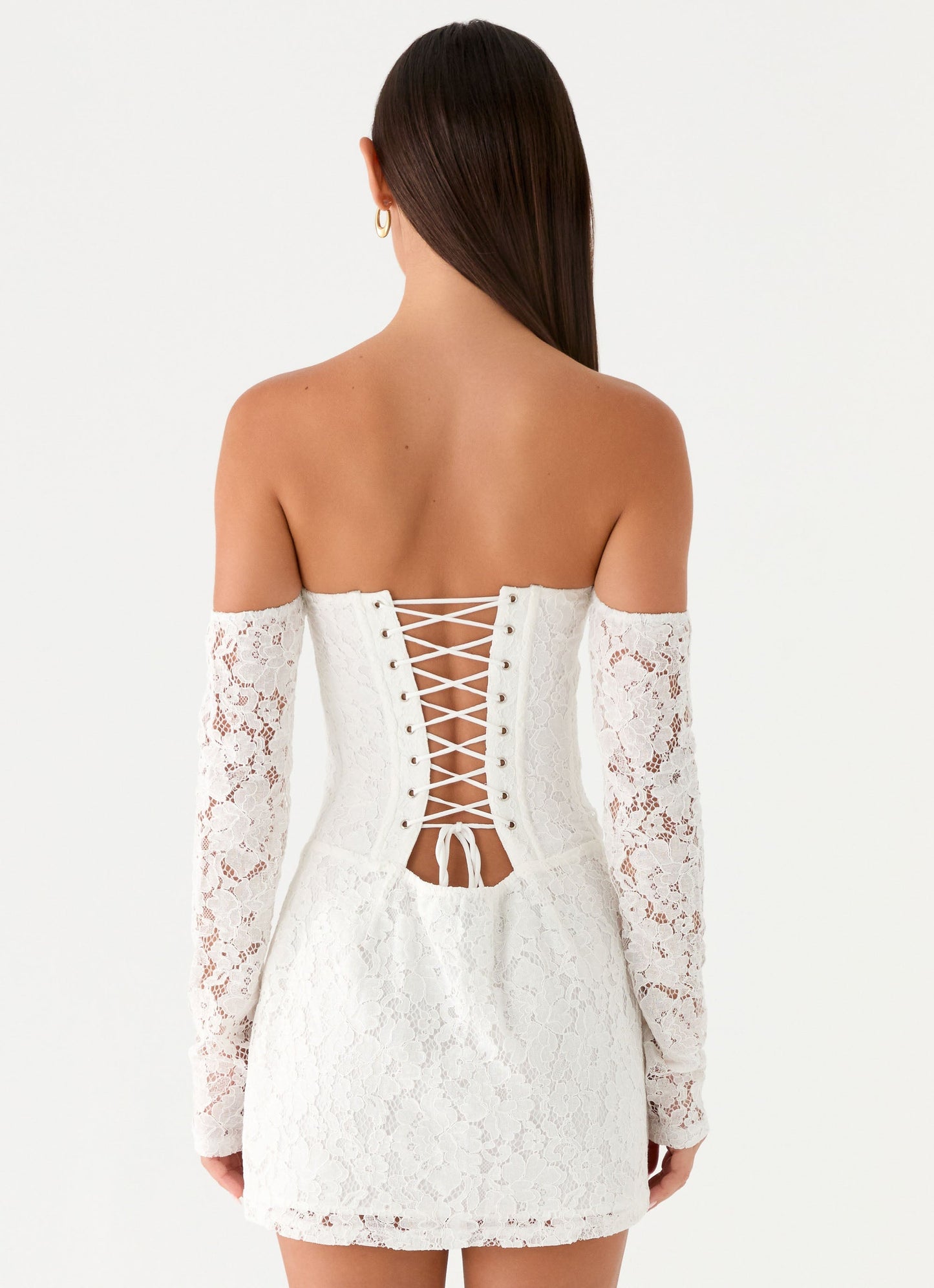 Vestido Mini de Renda Branco com Mangas Longas