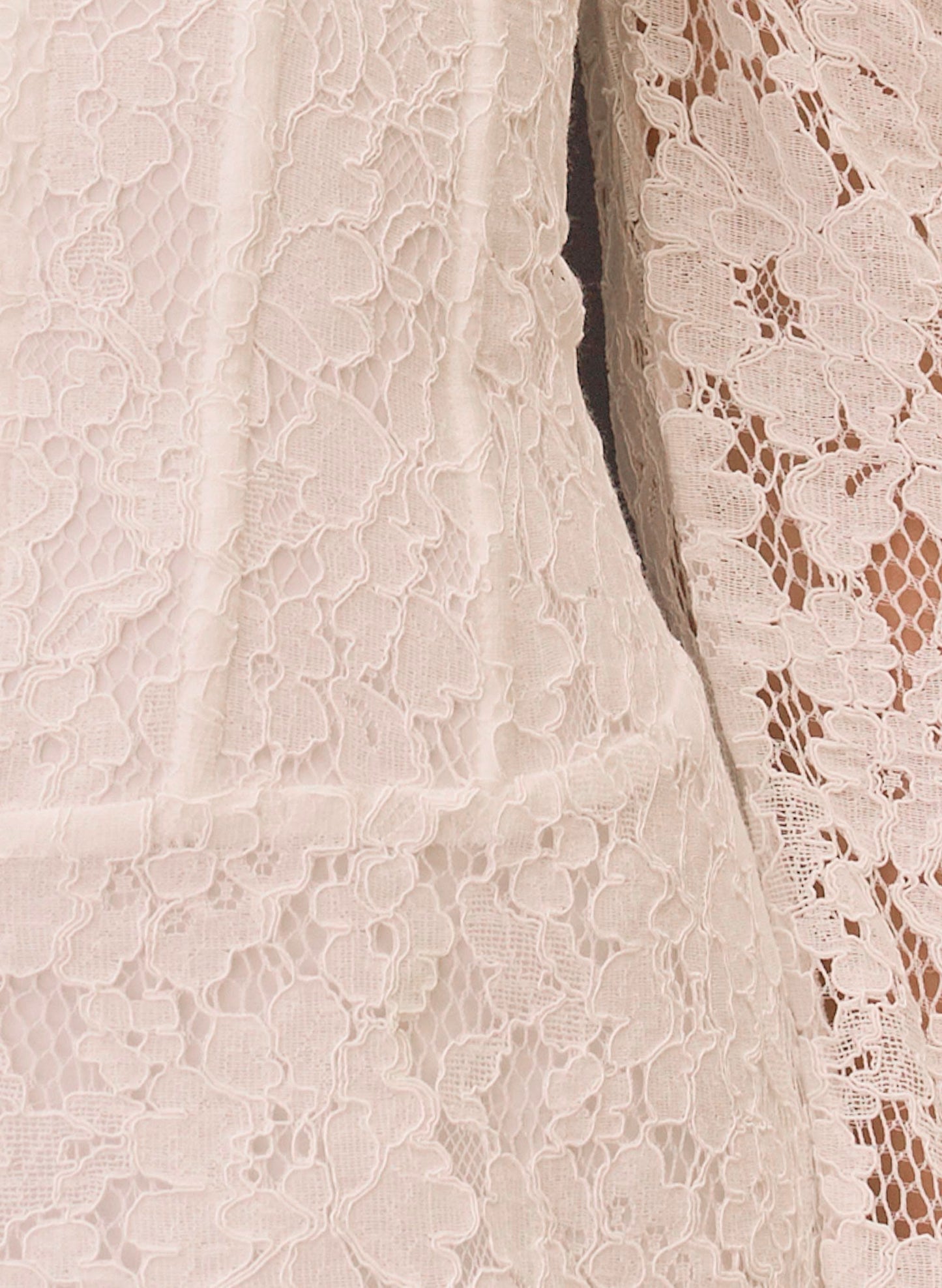 Vestido Mini de Renda Branco com Mangas Longas