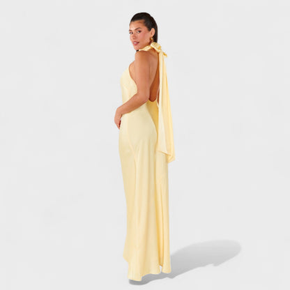 Martina - Vestido com Laço de Cetim Elegante