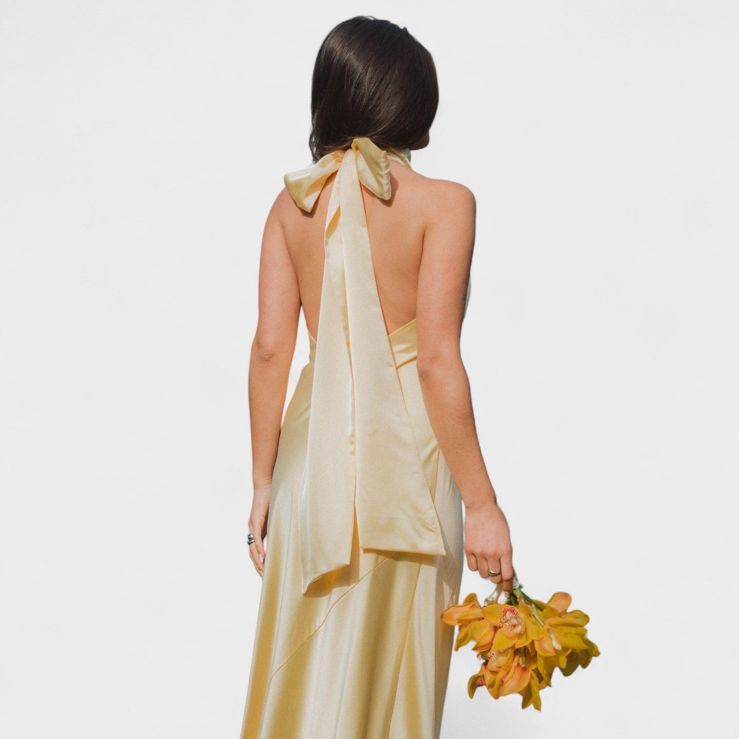 Martina - Vestido com Laço de Cetim Elegante