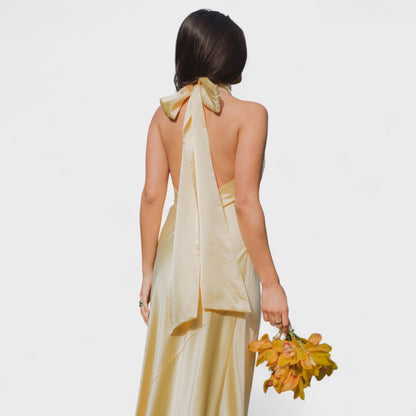 Martina - Vestido com Laço de Cetim Elegante