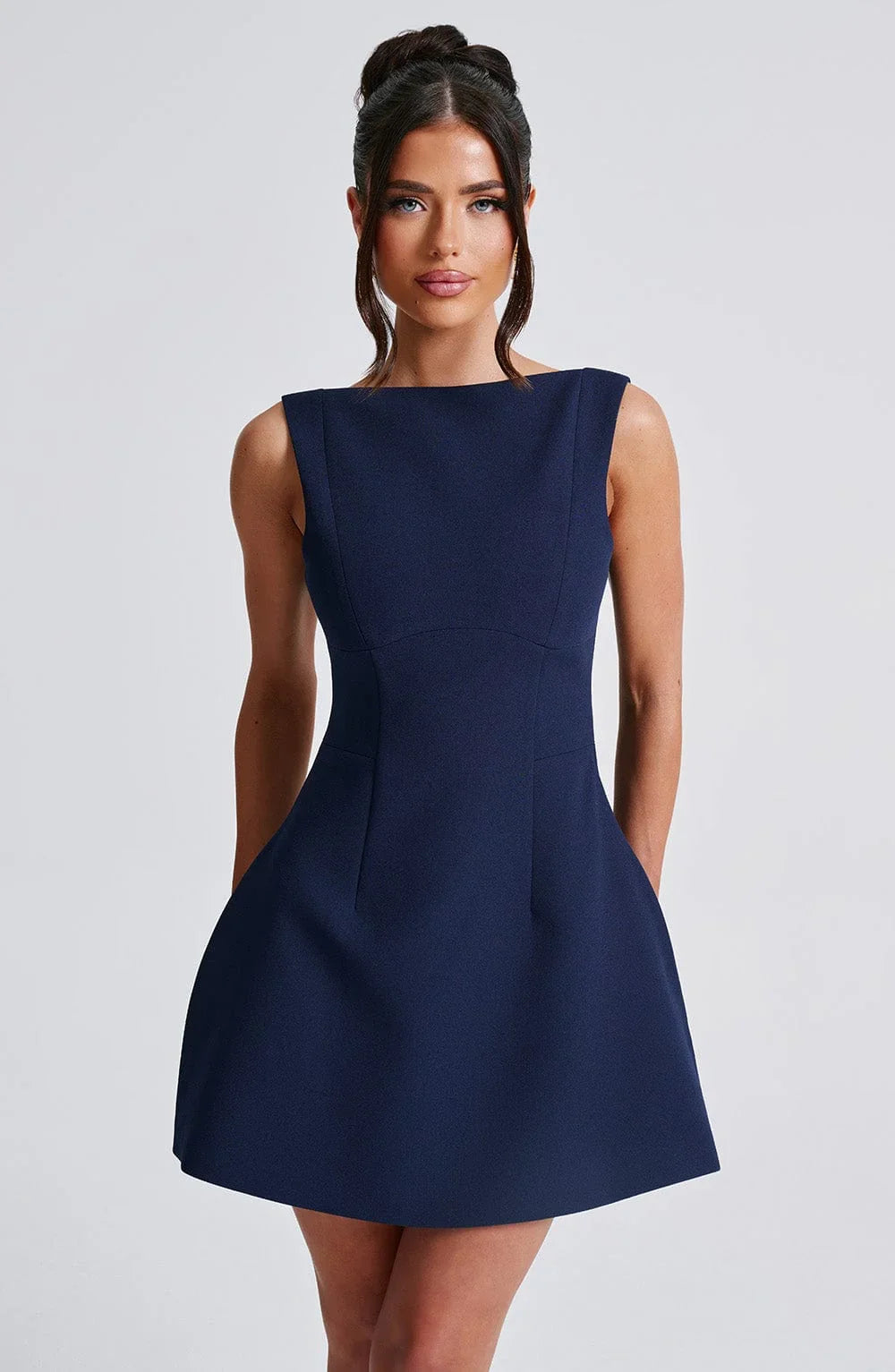 Elegancia en Azul: Ropa Chic
