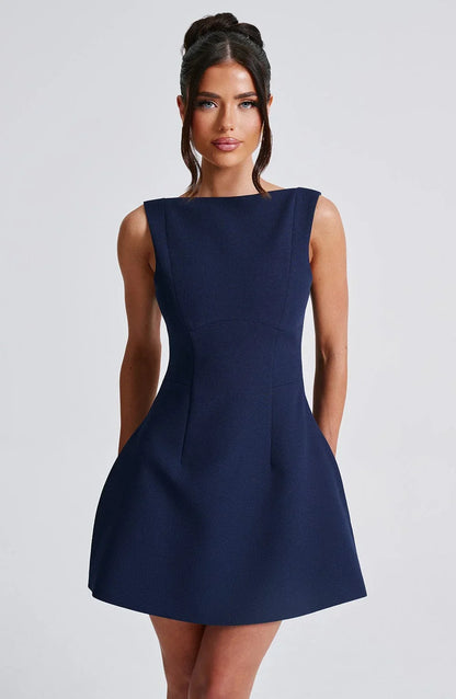 Elegancia en Azul: Ropa Chic