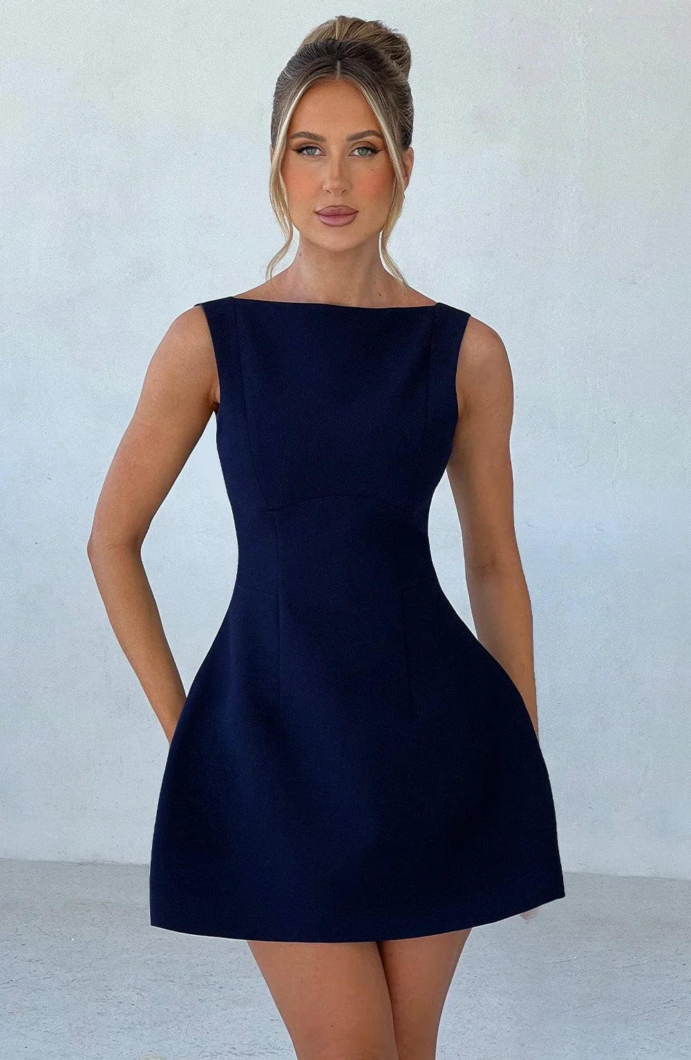 Elegancia en Azul: Ropa Chic