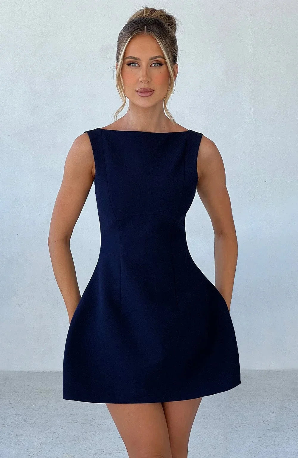 Elegancia en Azul: Ropa Chic