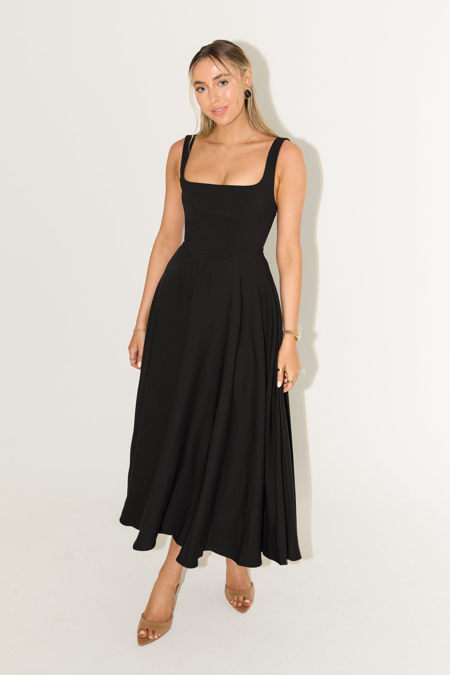 Amélia - Vestido Midi Clássico