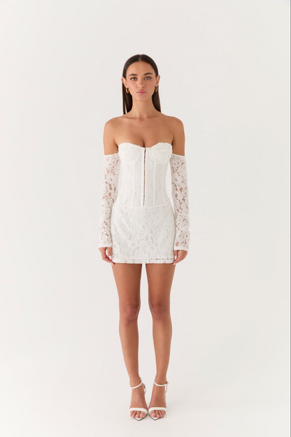 Vestido Mini de Renda Branco com Mangas Longas