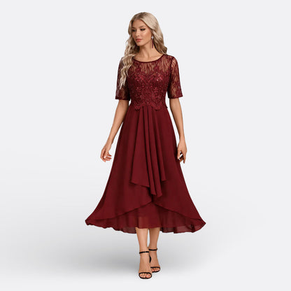 Mariana - Vestido de Renda com Mangas Curtas