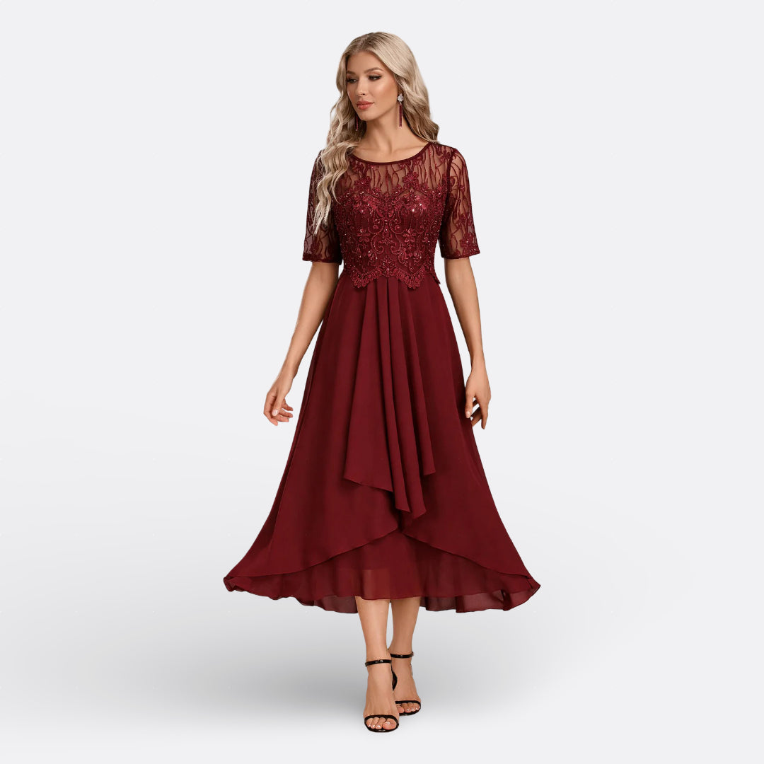 Mariana - Vestido de Renda com Mangas Curtas