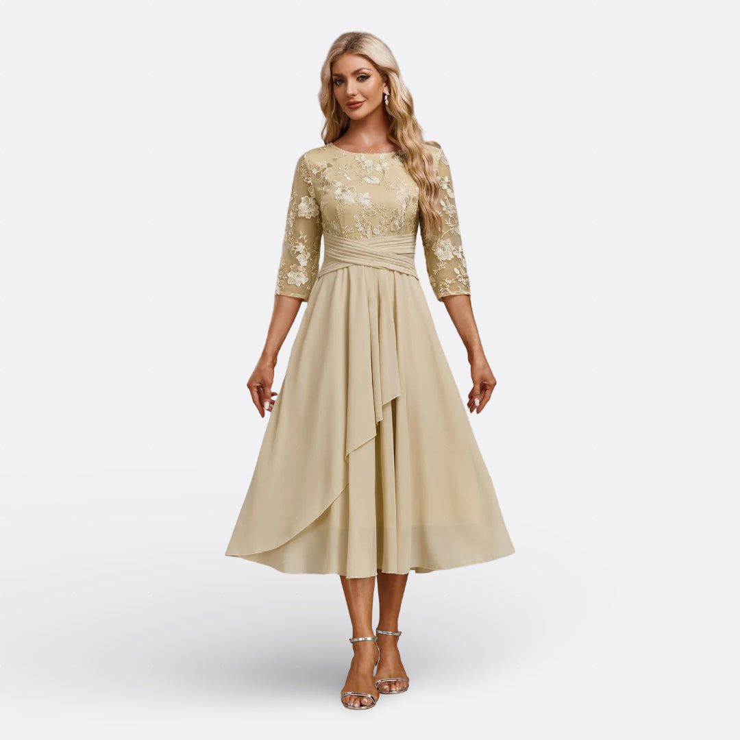 Mariana - Vestido de Renda com Mangas Curtas