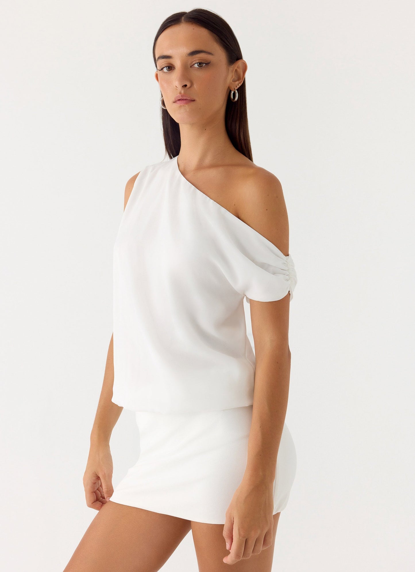 "Vestido Mini Stick Around - Branco" can be rewritten as "Vestido Mini Branco Stick Around".