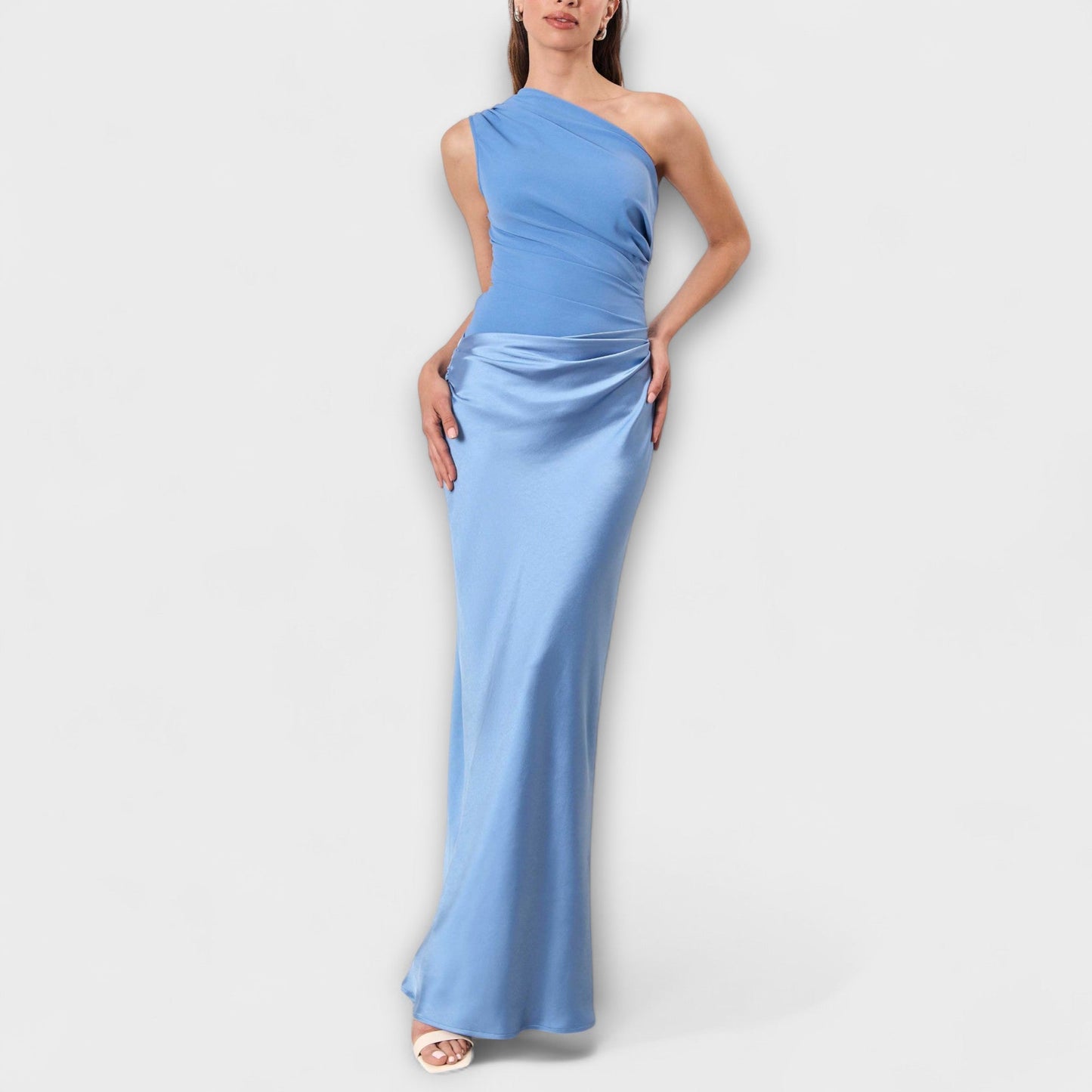 Luna - Vestido Assimétrico de Cetim