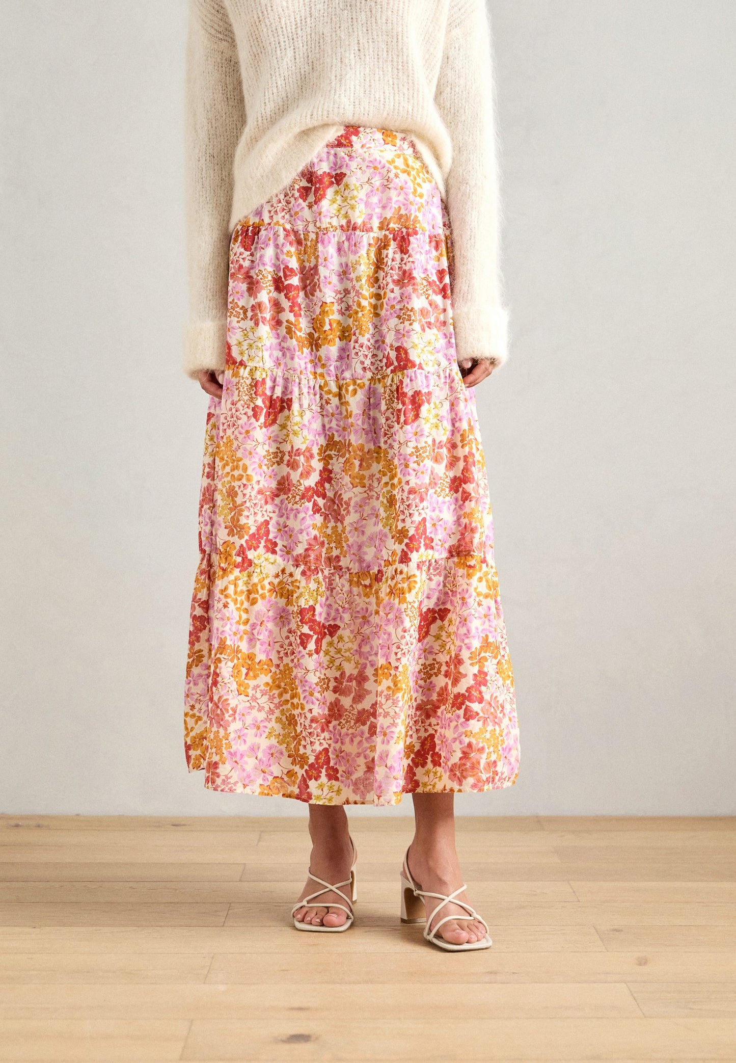 BEATRIZ. Saia Midi Florida em Chiffon | Rosa & Coral | Verão