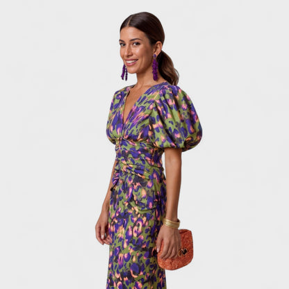 Lília - Vestido Tropical em Tons de Fogo
