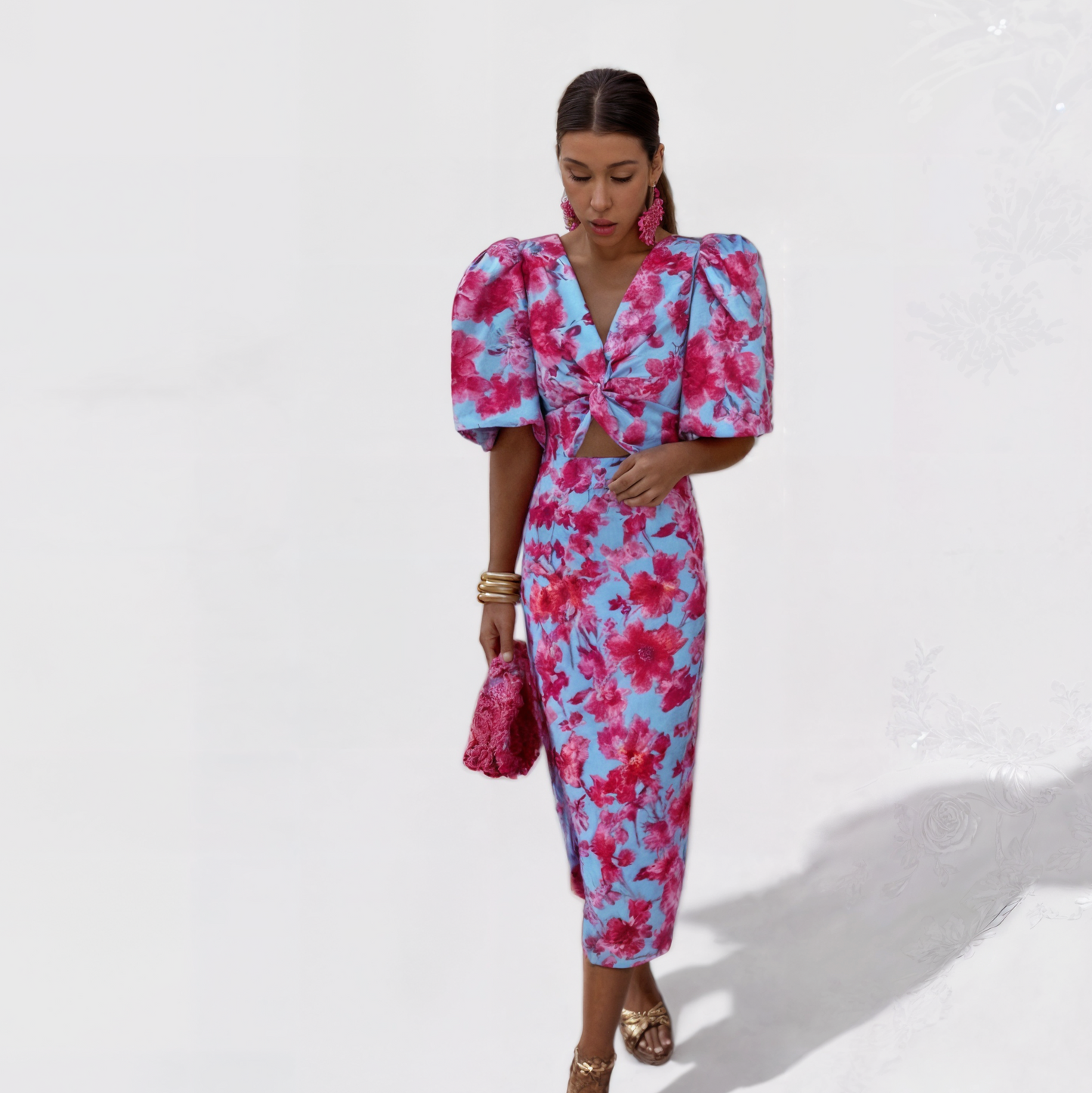 Lília - Vestido Tropical em Tons de Fogo