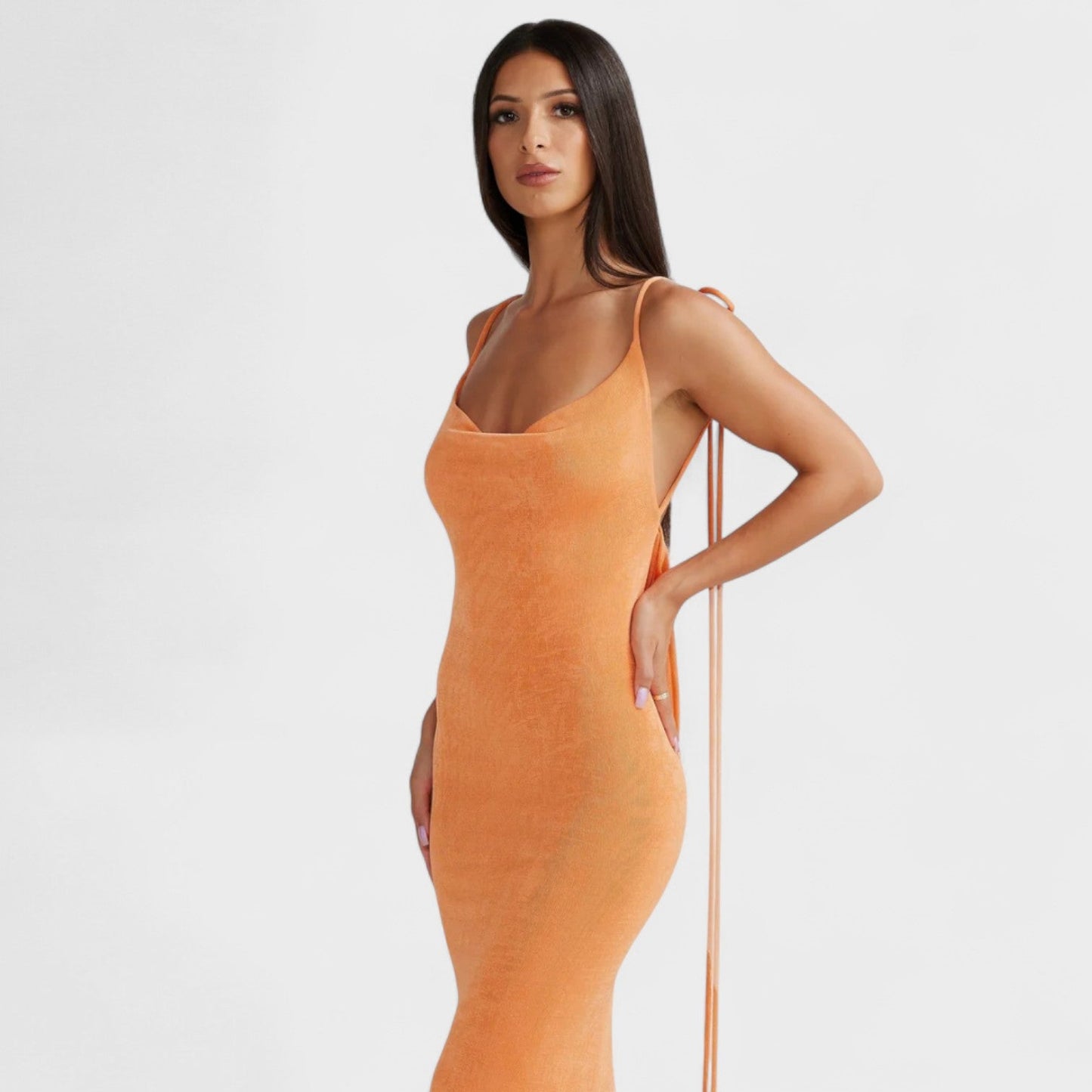 Luna - O vestido que valoriza suas curvas
